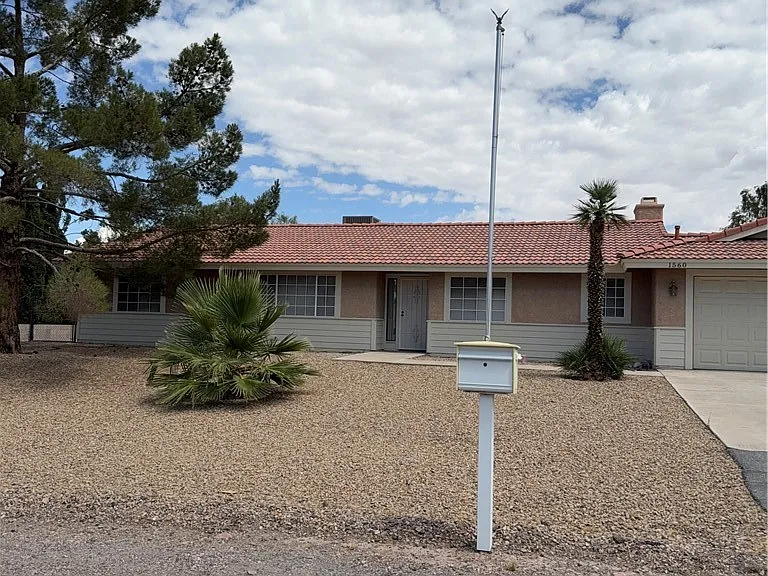 1560 Albino Dr — Photo 2