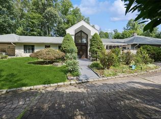 1 Engineers Rd, Roslyn, NY 11576