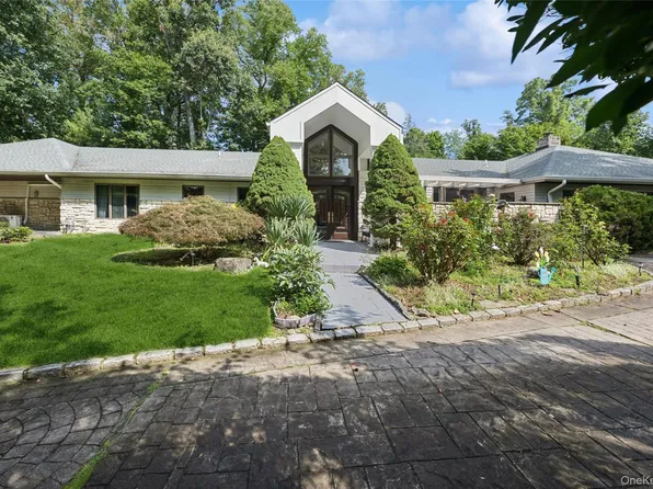 1 Engineers Road, Roslyn, NY 11576