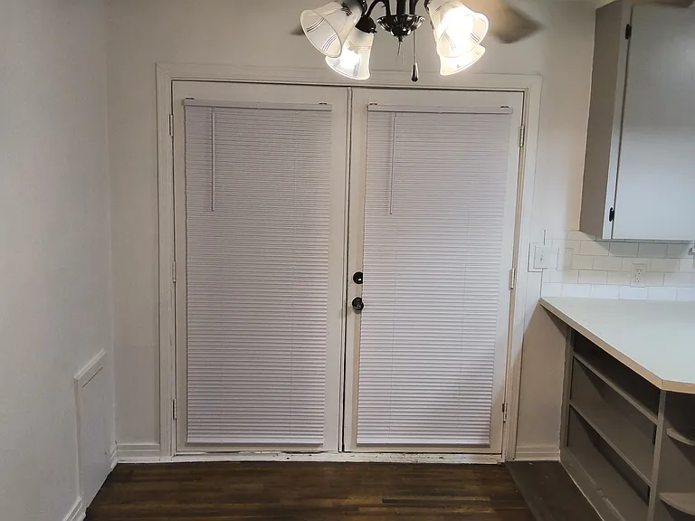 843 S Broadview Ave — Photo 3