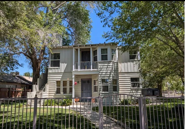 2 bed, 877 sqft, $2,100 — Photo 1