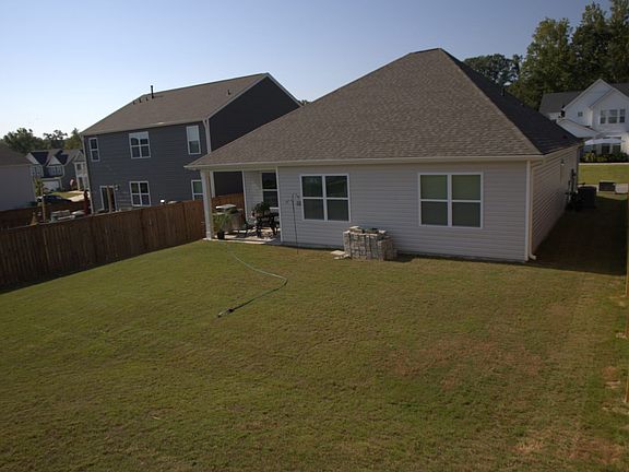3rd image of 368 Fenwick Dr