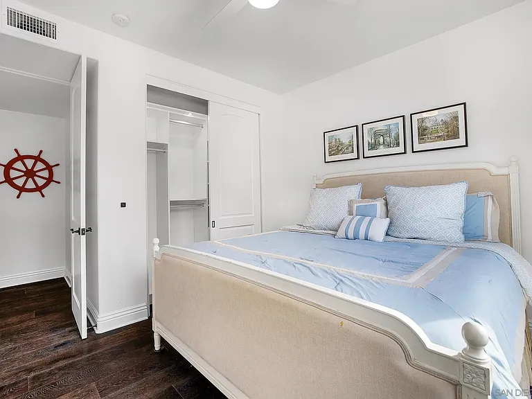 1070 Coronado Ave — Photo 29