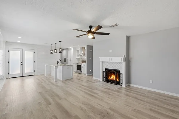 2100 Windsor Dr #11 — Photo 6