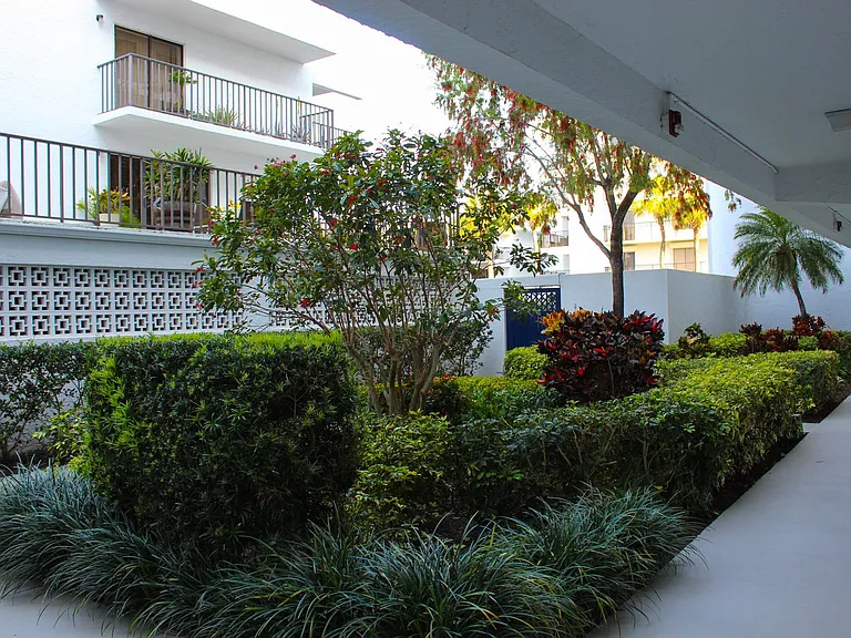 1616 Ocean Dr #104 — Photo 33