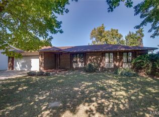 108 Bethany Ln, Godfrey, IL 62035