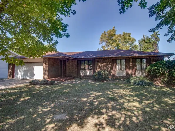 108 Bethany Ln, Godfrey, IL 62035