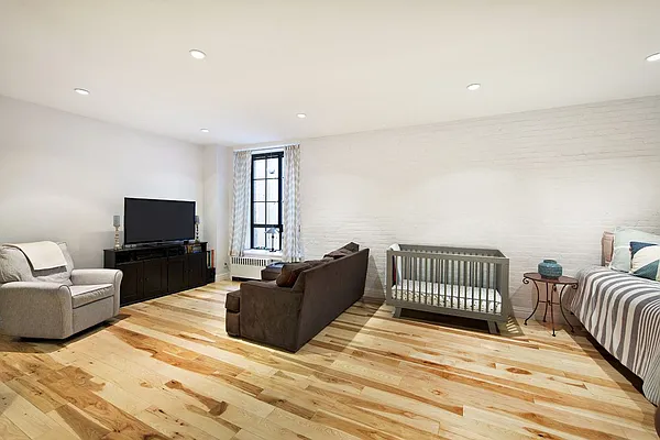 Sold by Compass | media 18