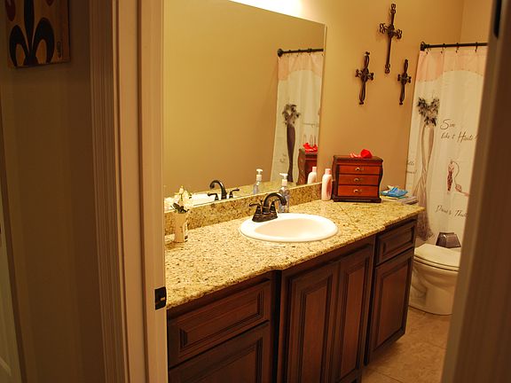 3rd image of 707 Victoria Dr