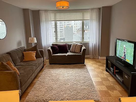 4th image of 130 W 67th St APT 10L