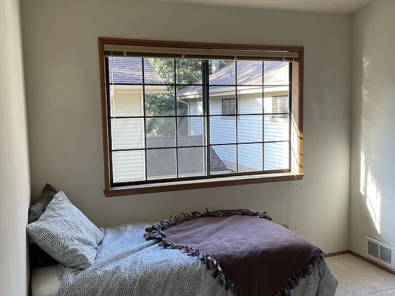 4th image of 1572 NE 177th St APT 6