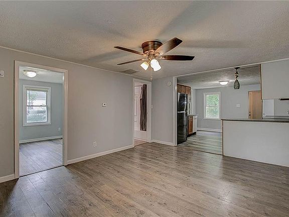 4th image of 2624 S Foltz St