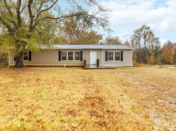 2420A Creekside Dr, Sharon, SC 29742