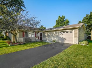 4450 Bayside Cir, Hoffman Estates, IL 60192