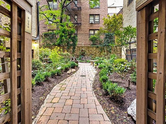 2nd image of 424 E 52nd St APT 9E