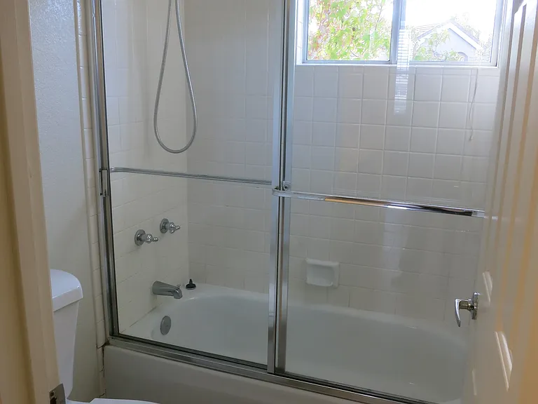 2nd bathroom on the upper level