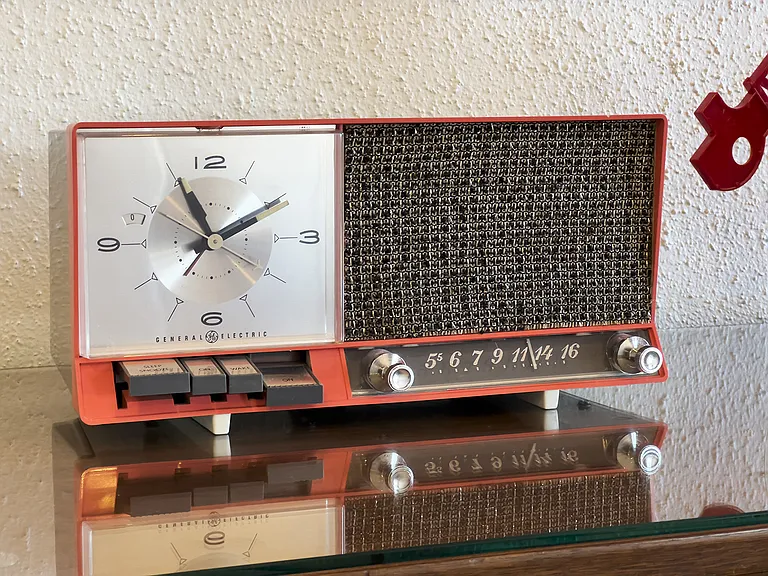 Vintage radio clock -- still works!