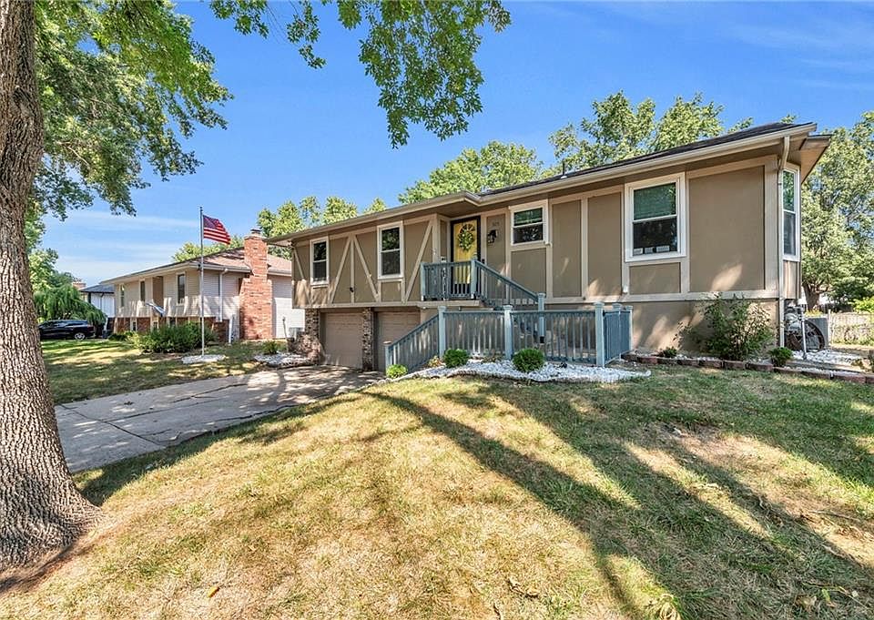 1st image of 305 NW Shamrock Ave
