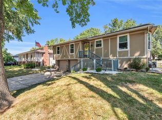 305 NW Shamrock Ave, Lees Summit, MO 64081