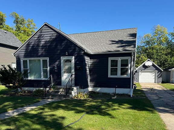 2nd image of 1137 6th St