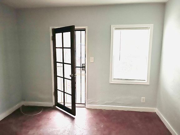 3rd image of 711 N Anita Ave