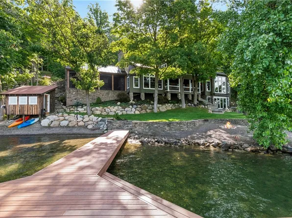 5388 W Bluff Dr, Keuka Park, NY 14478