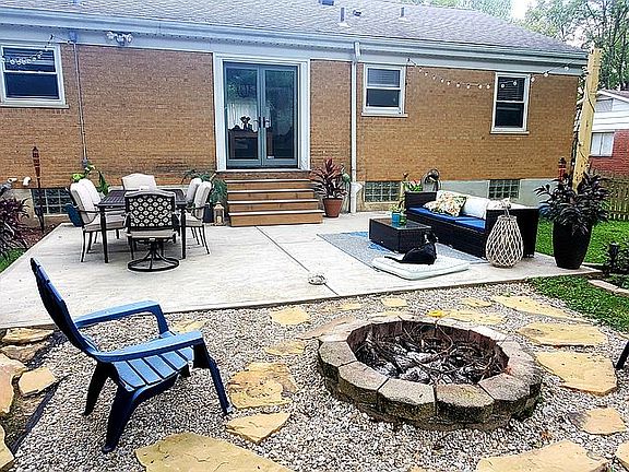 3rd image of 2549 Fleetwood Ave