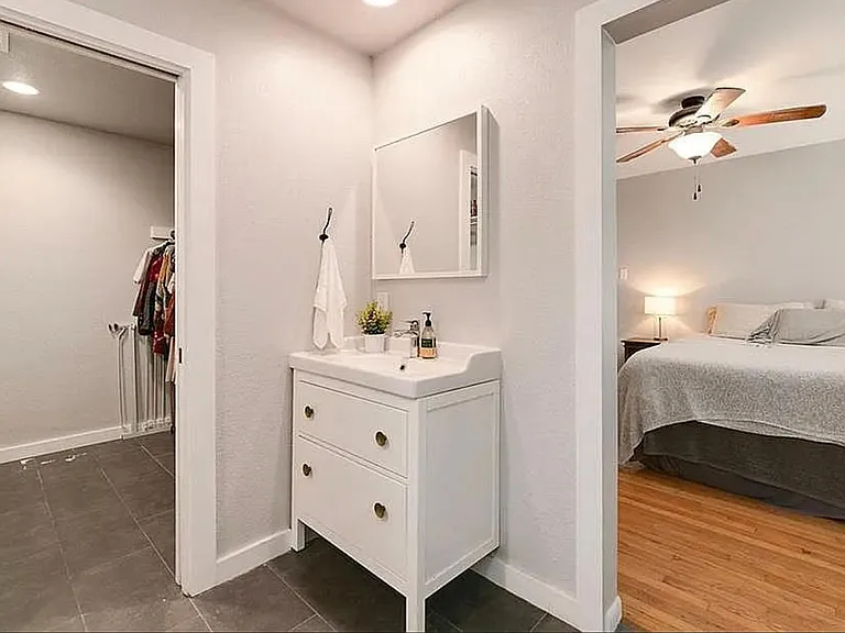 1806 Vine St — Photo 16