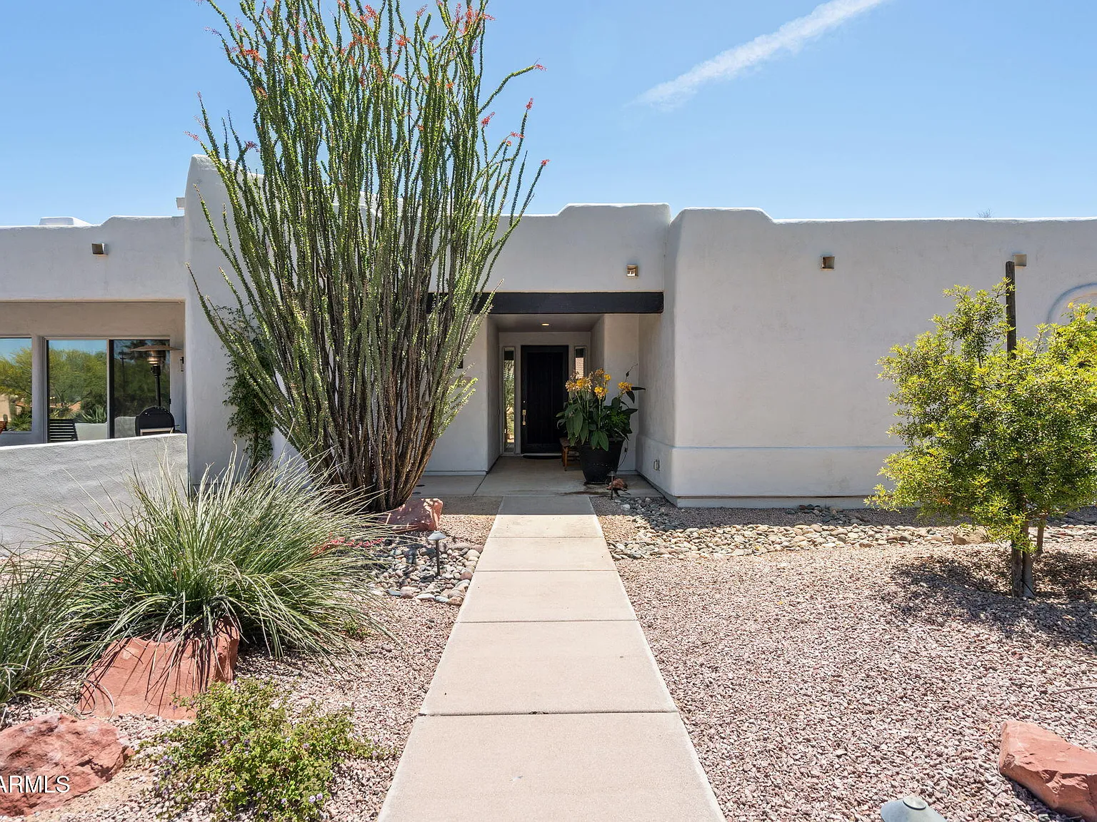 3 bed, 2.0 bath, 2323 sqft, $5,400 — Photo 1