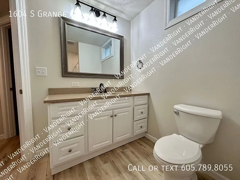 1604 S Grange Ave — Photo 4