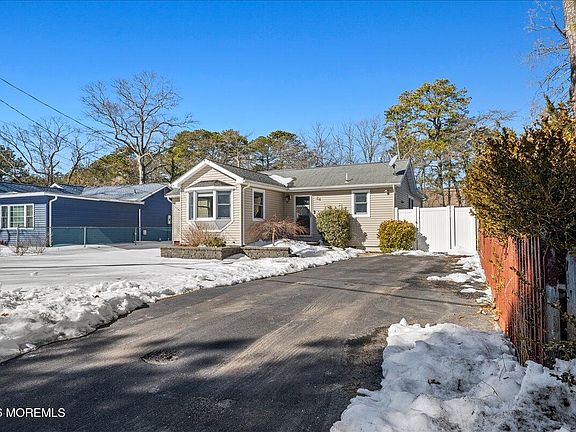 4th image of 84 Woodland Drive