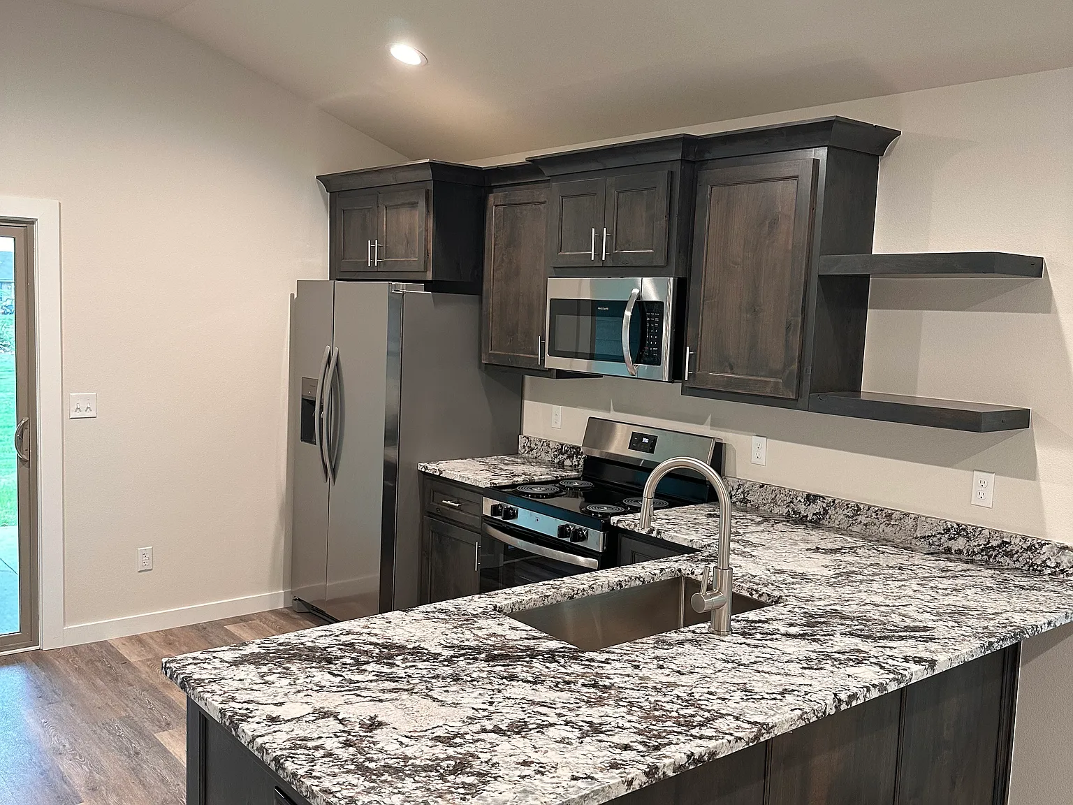 3 bed, 1250 sqft, $1,800 — Photo 3