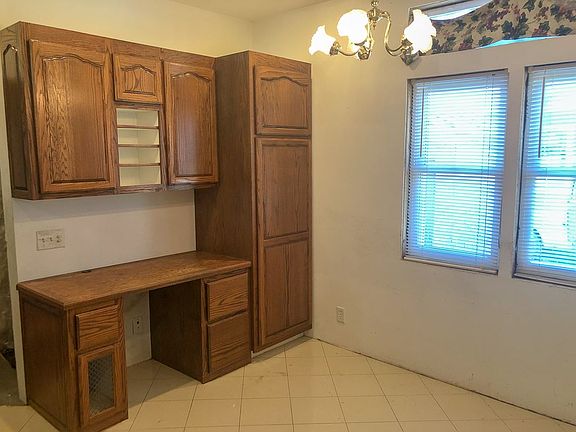 4th image of 208 Truman Ave