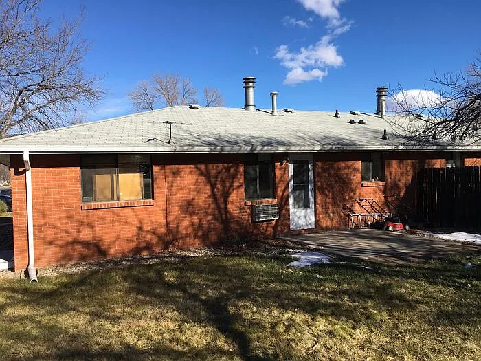 2204 Albany Ct — Photo 10
