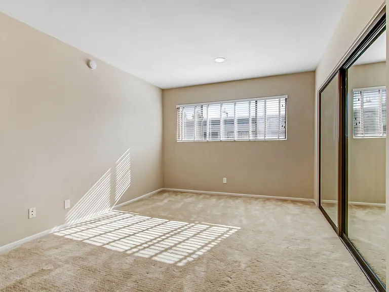 7560 Hollywood Blvd #406 — Photo 12