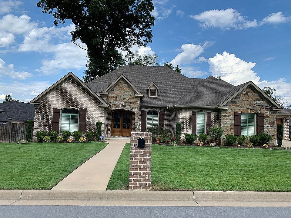 1st image of 215 Lake Valley Dr