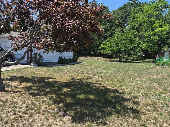 4th image of 70 Franklin Ln