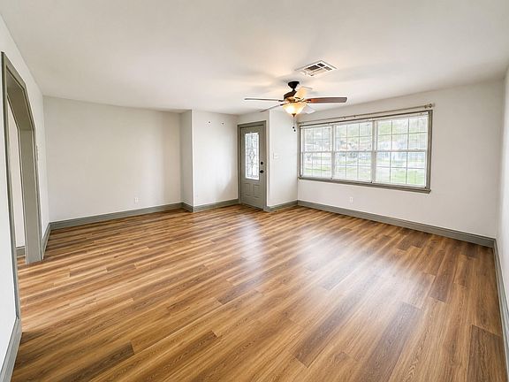 4th image of 1110 Linwood Cir