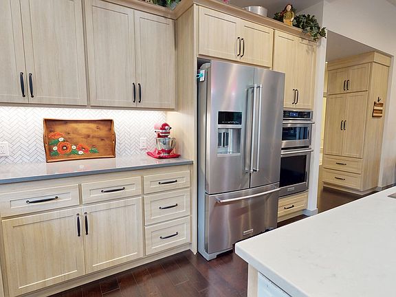 5th image of 1074 Hamilton St