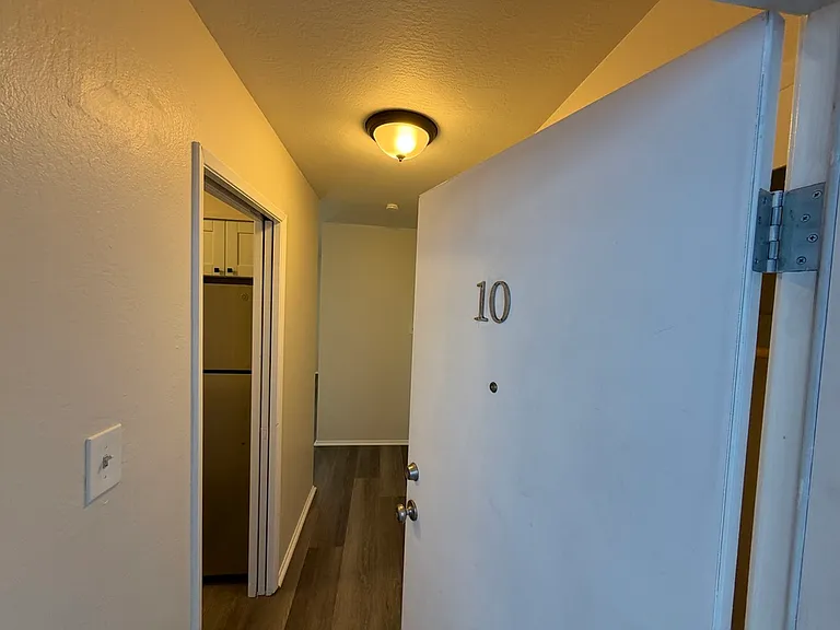 311 Lester — Photo 20