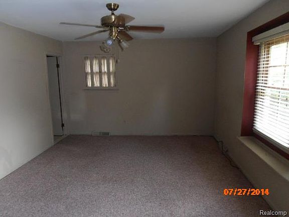 4th image of 25762 Castlereigh Dr