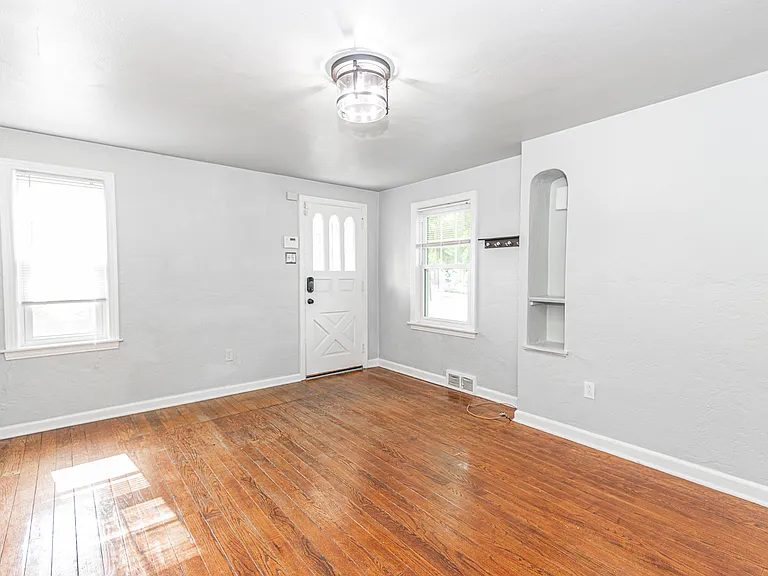 1104 Shadycrest Dr — Photo 11