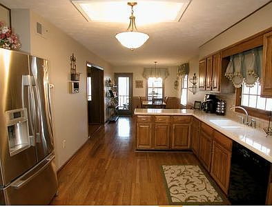 2nd image of 3625 Lantern Dr