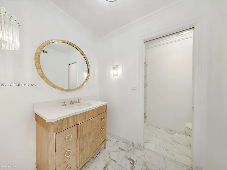 55 La Gorce Cir — Photo 9