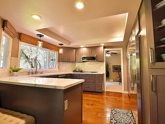 Grey cabinets, white quartz