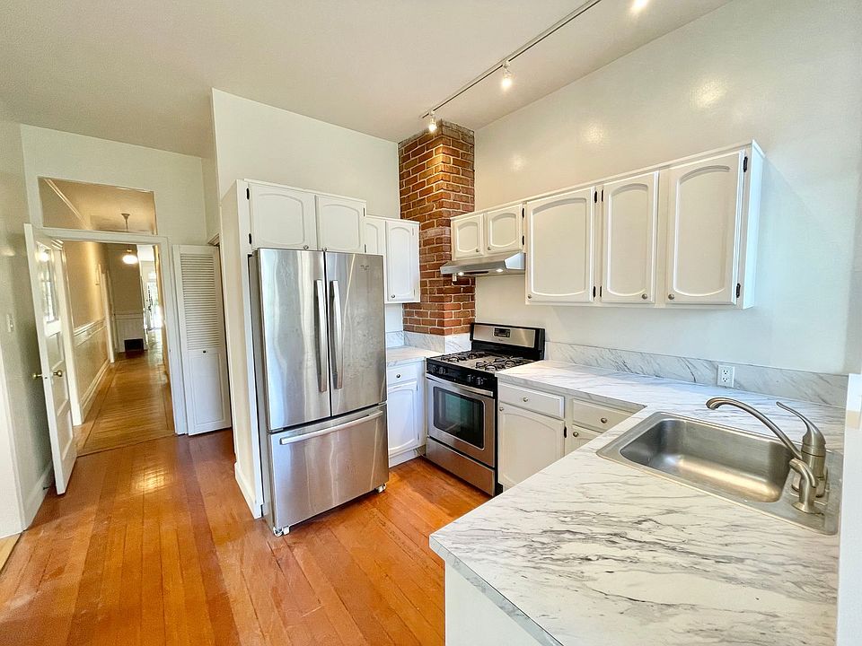 1st image of 547 Buena Vista Ave W