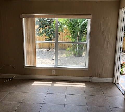 4th image of 829 NE 17th Ave