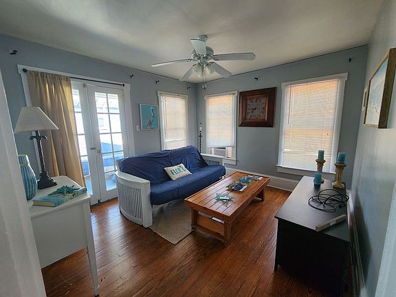 2nd image of 209 Cedar St #2