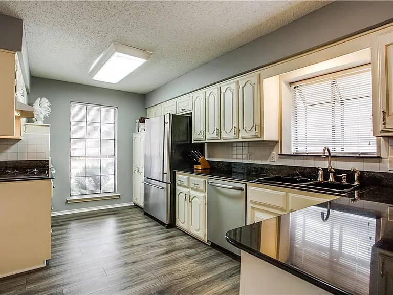 2216 Timberwood — Photo 14