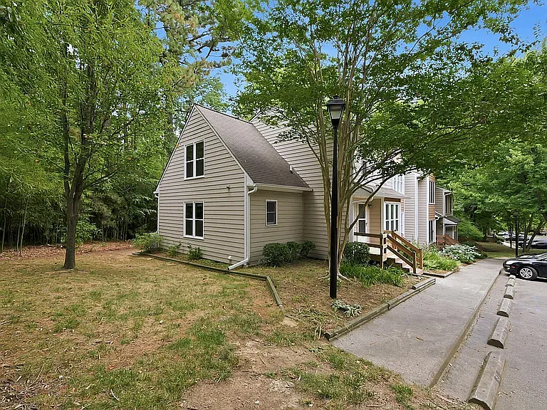 101 Thomas Ln #B1 — Photo 34